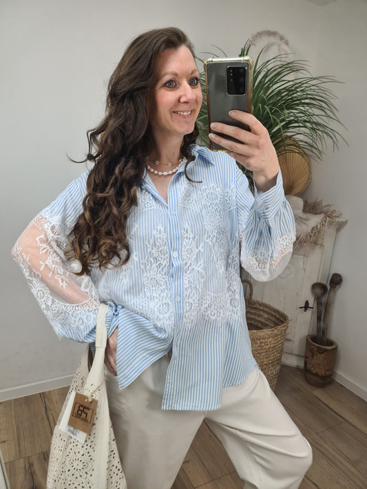 Bluse blau mit Spitze