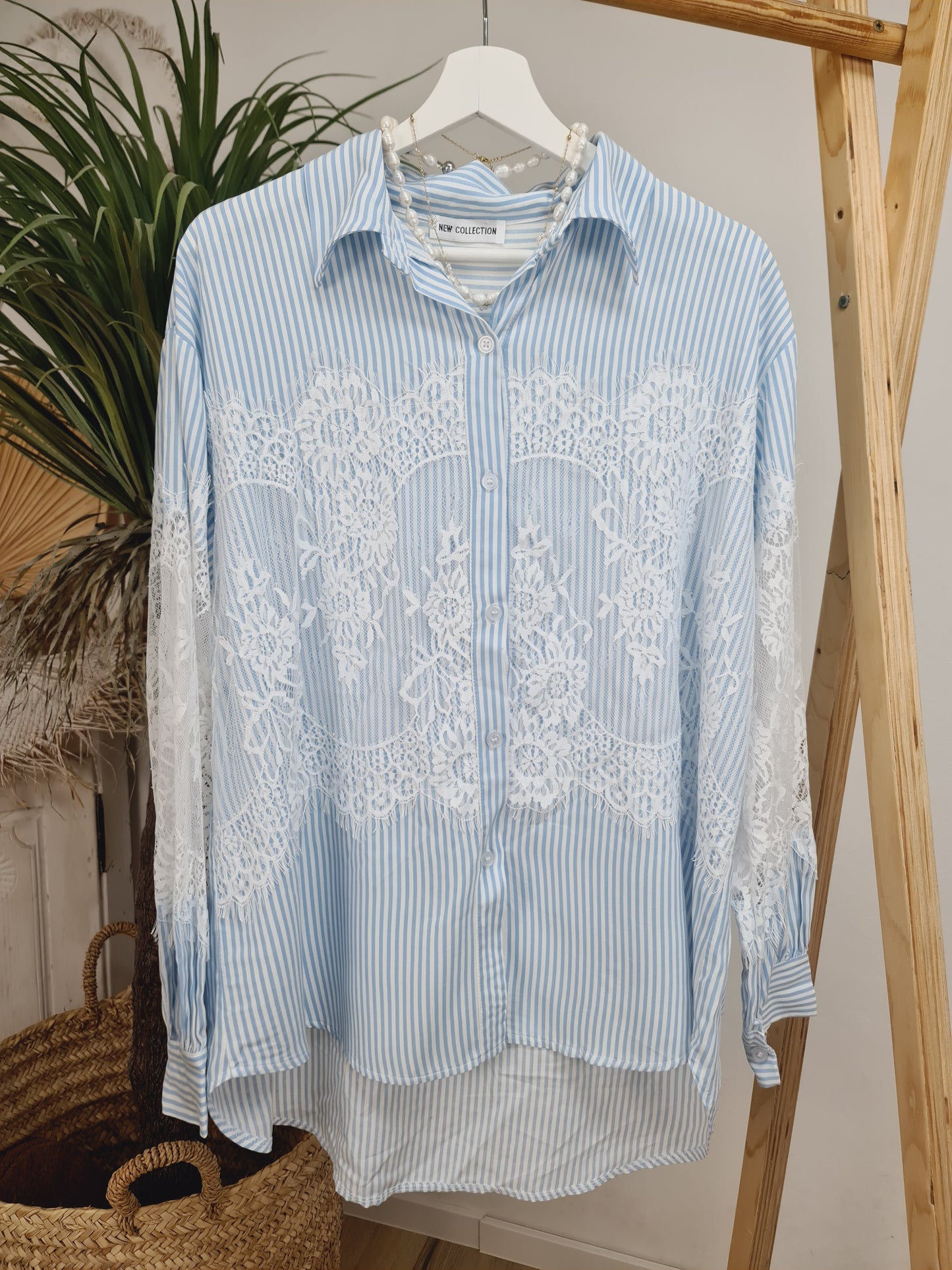 Bluse blau mit Spitze