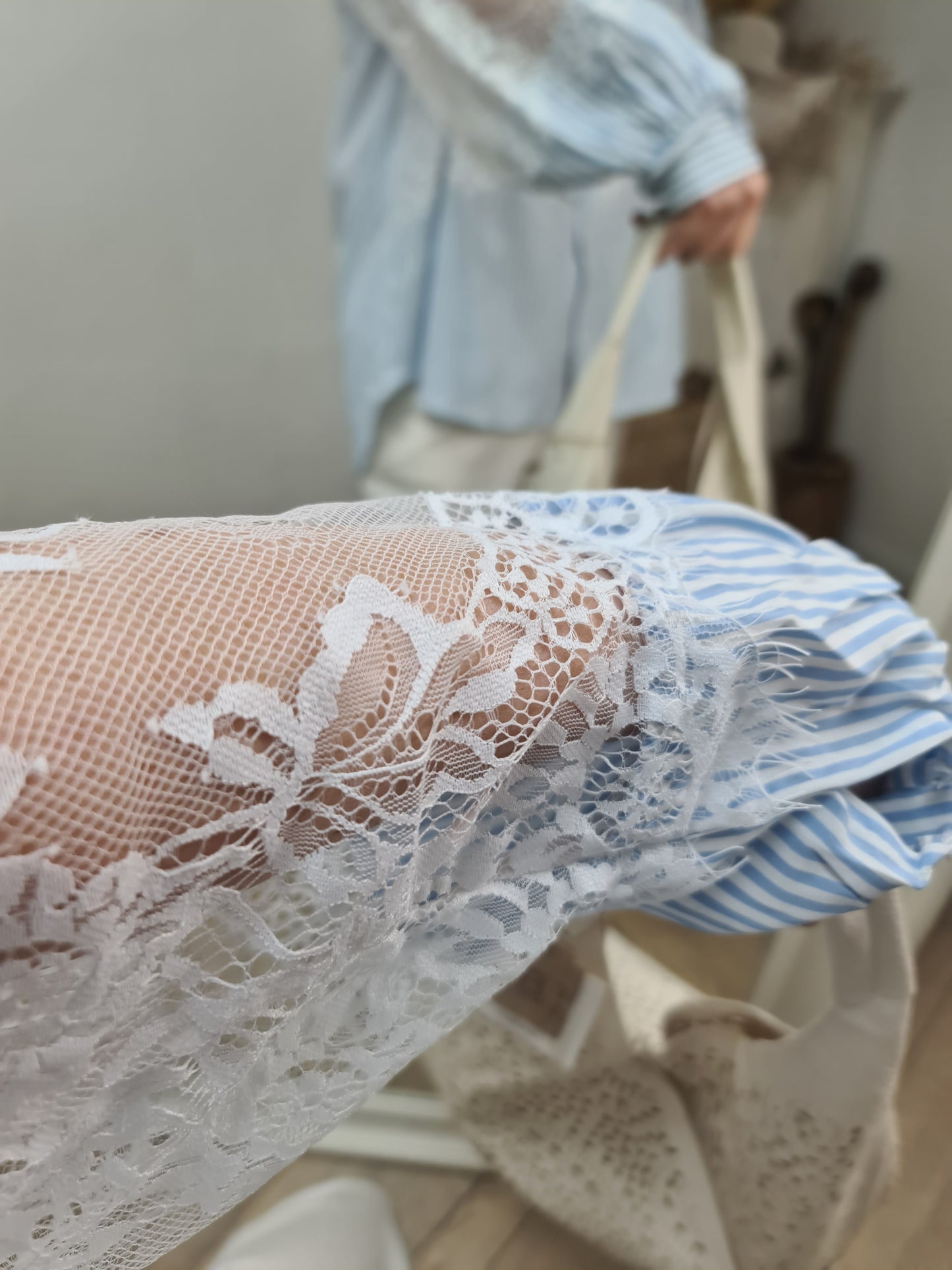 Bluse blau mit Spitze