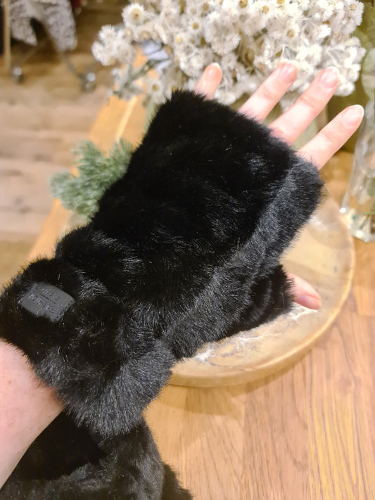 Plüschi Stulpen schwarz